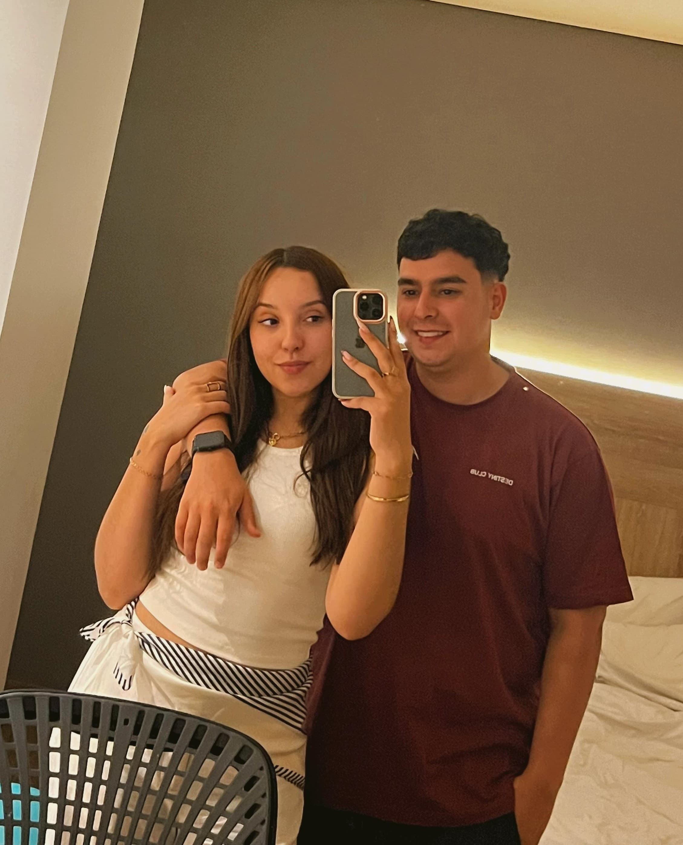 Sharon y Nico, la pareja detrás de MAROON